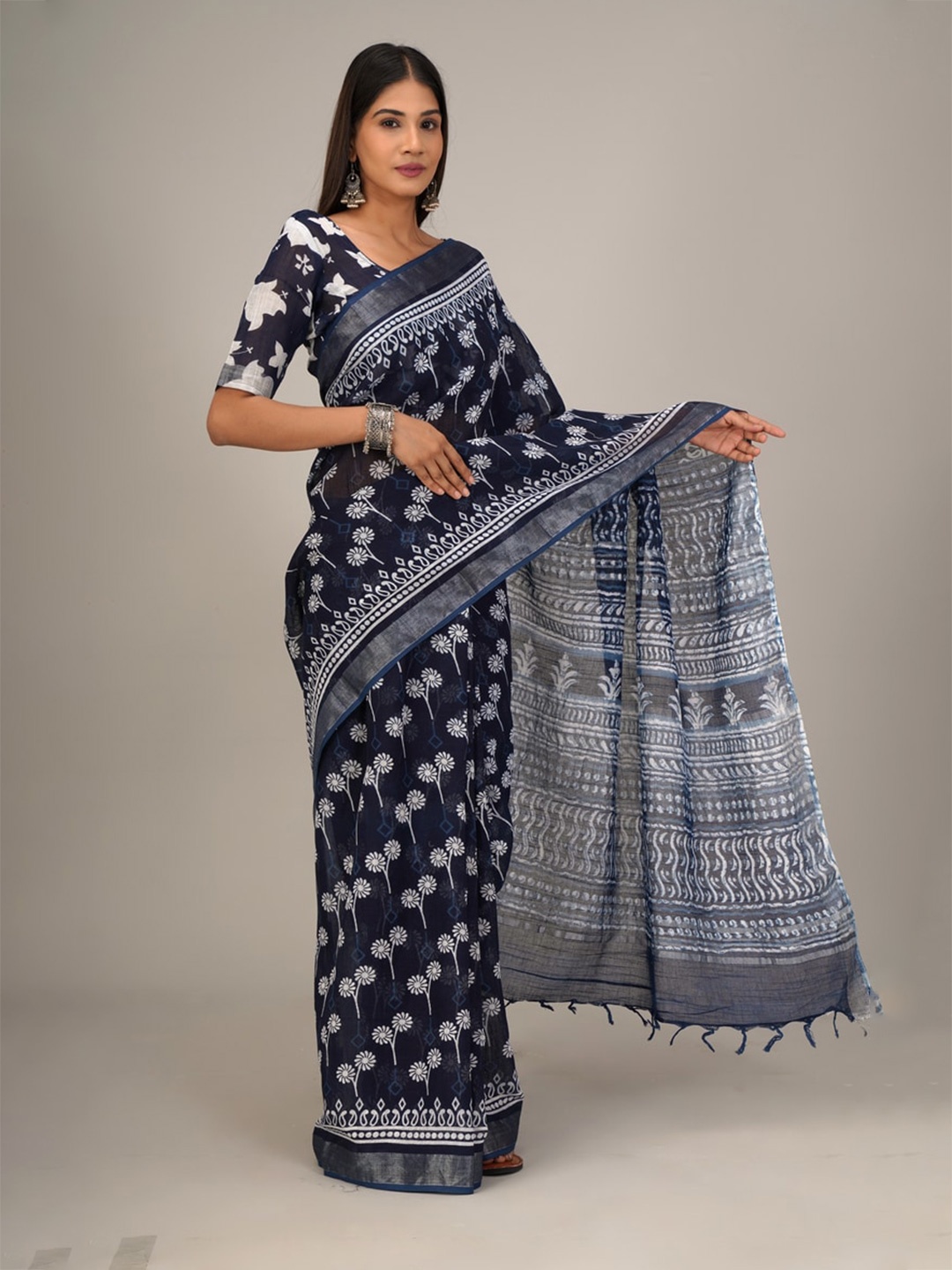 

KIAARON Floral Zari Block Printed Saree, Blue