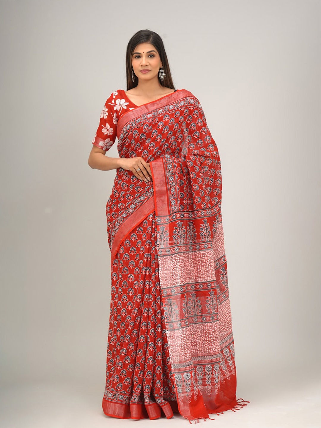 

KIAARON Floral Zari Block Printed Saree, Red