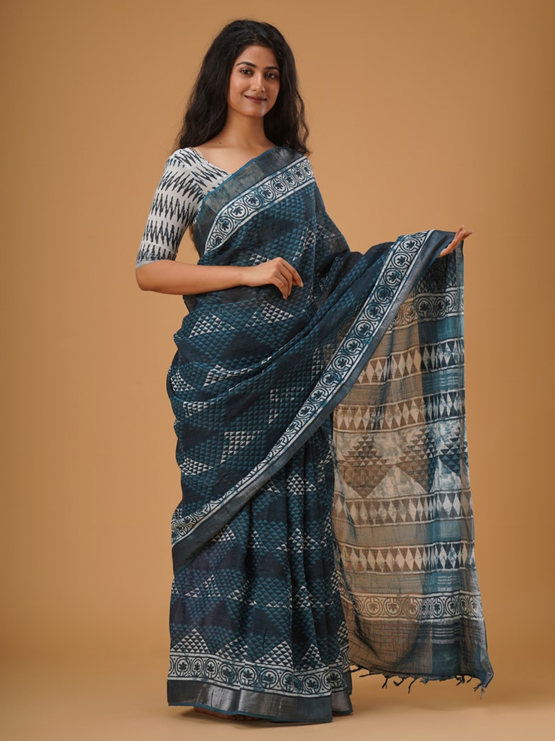 

KIAARON Geometric Printed Zari Cotton Ikat Saree, Blue