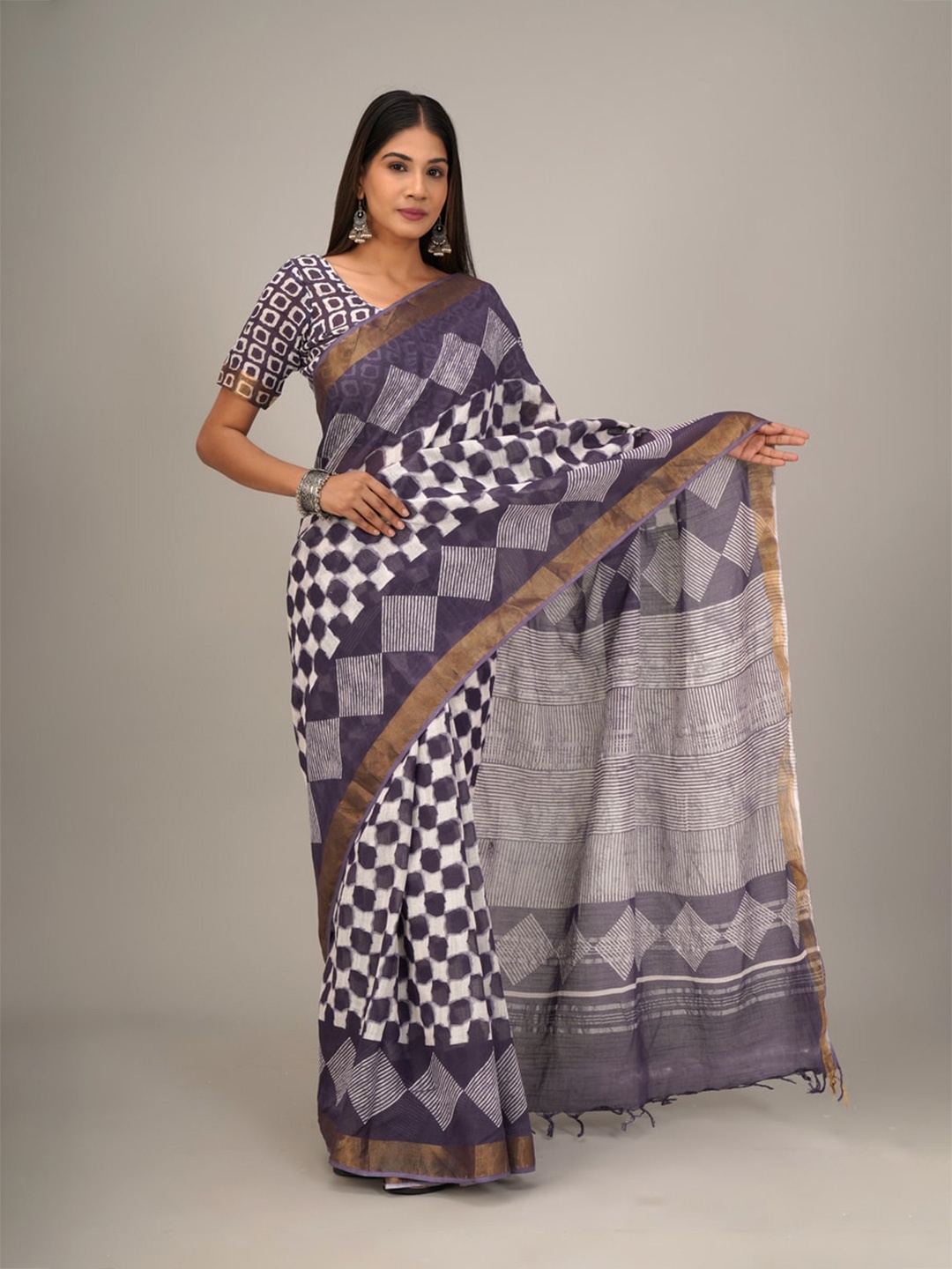 

KIAARON Geometric Printed Zari Cotton Ikat Saree, Grey