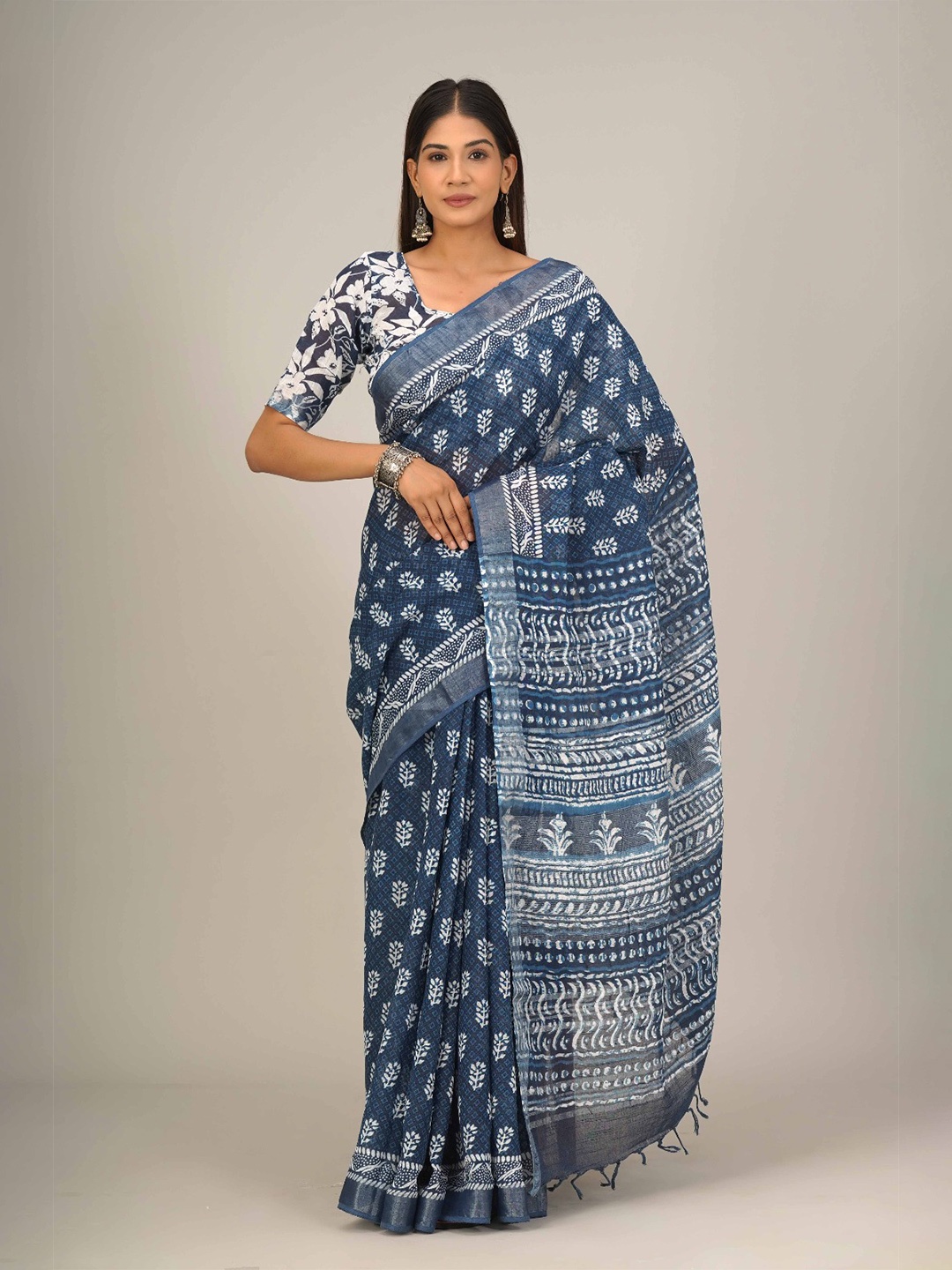 

KIAARON Ethnic Motifs Zari Block Printed Saree, Blue