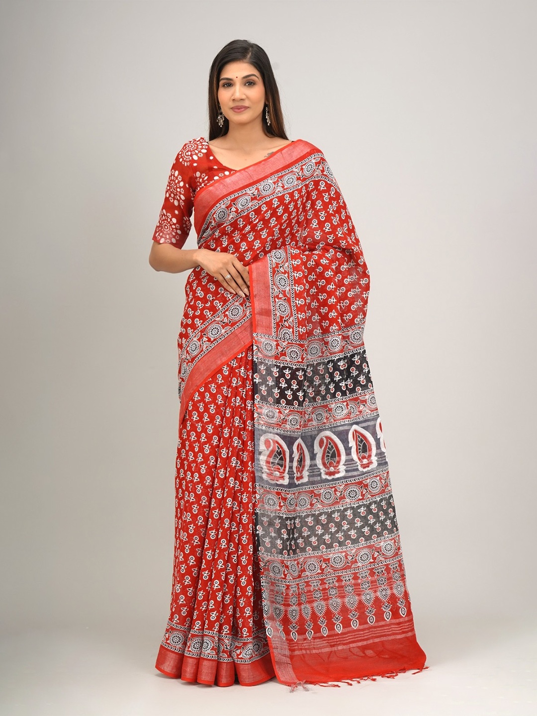 

KIAARON Ethnic Motifs Printed Zari Saree with Blouse Piece, Red