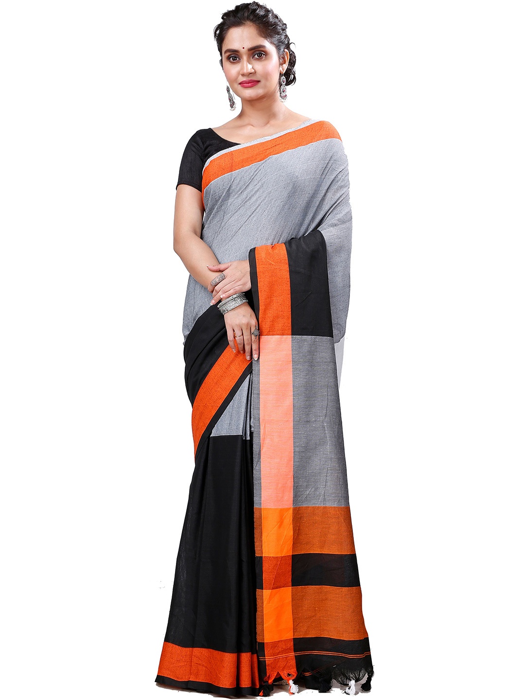 

PuJoy Colourblocked Pure Cotton Handloom Taant Saree, Black