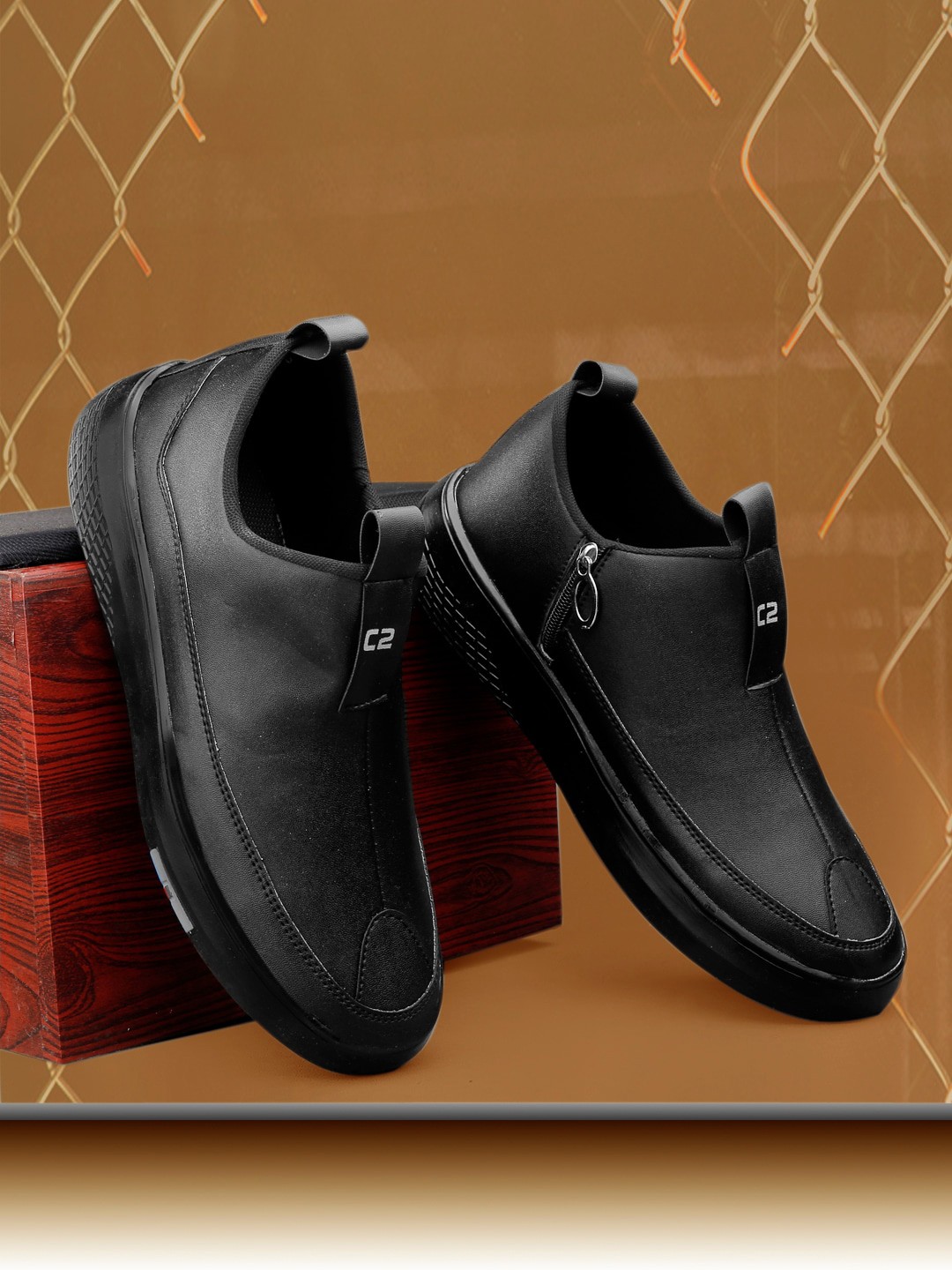 

Woakers Men Textured Slip-On Sneakers, Black