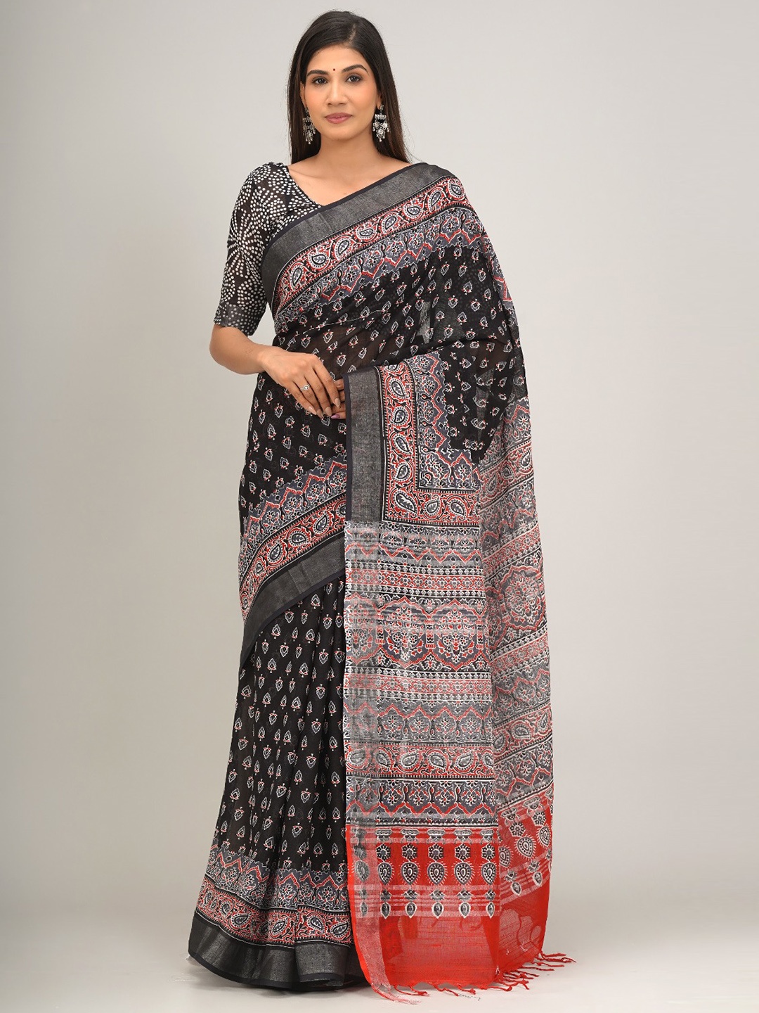 

JALTHER Ethnic Motifs Zari Block Print Saree, Black