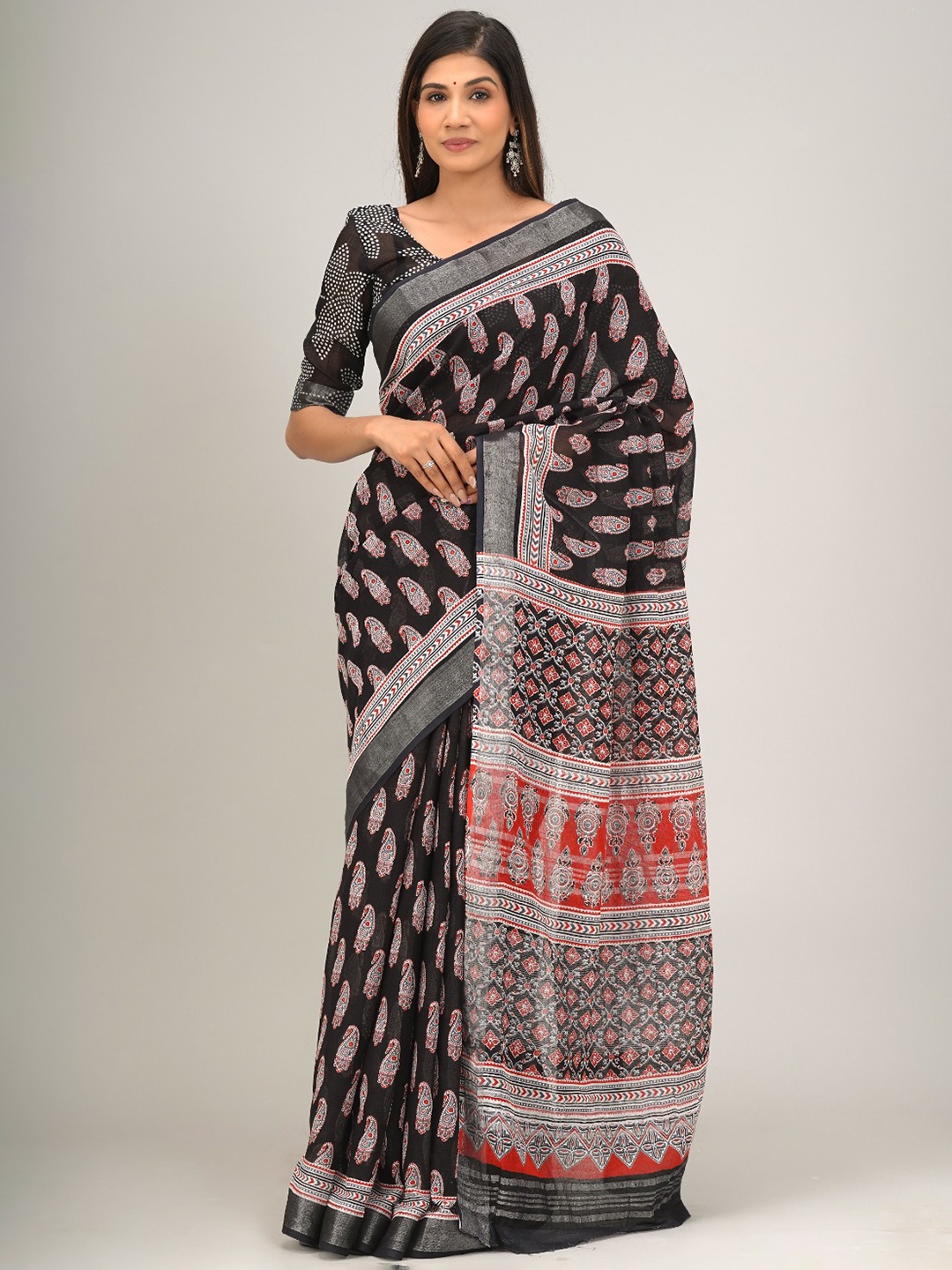 

JALTHER Ethnic Motifs Zari Block Print Saree, Black