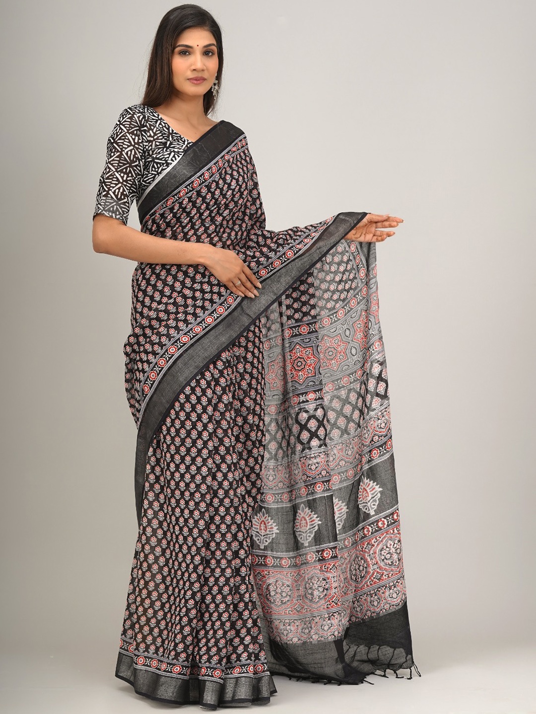 

JALTHER Ethnic Motifs Zari Block Print Saree, Blue