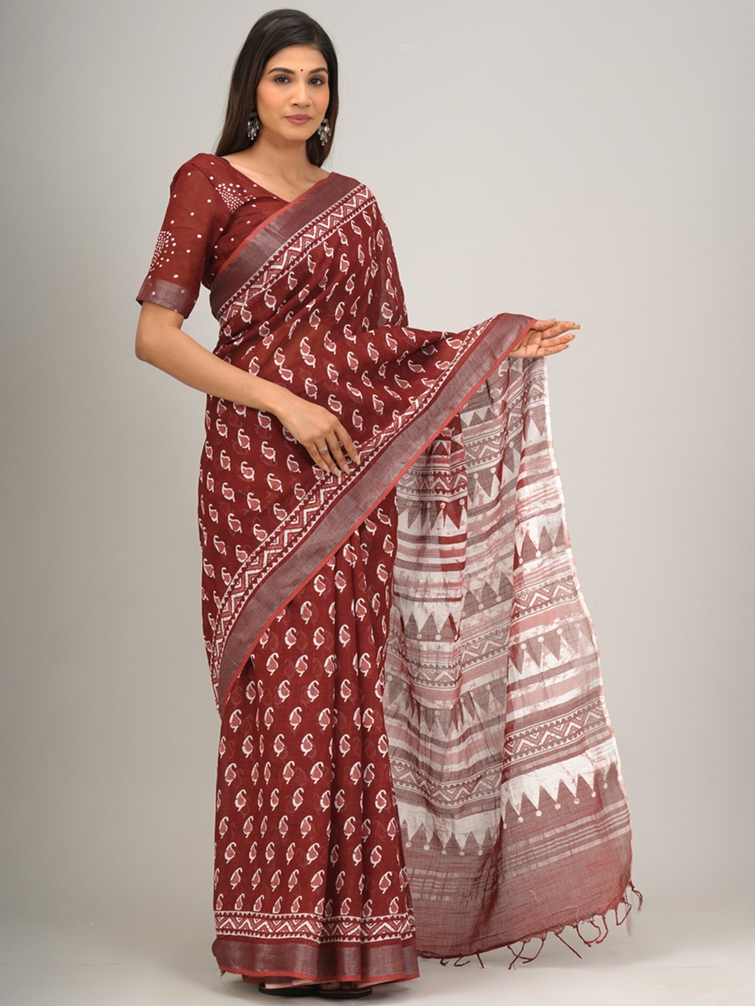 

JALTHER Ethnic Motifs Zari Block Print Saree, Maroon