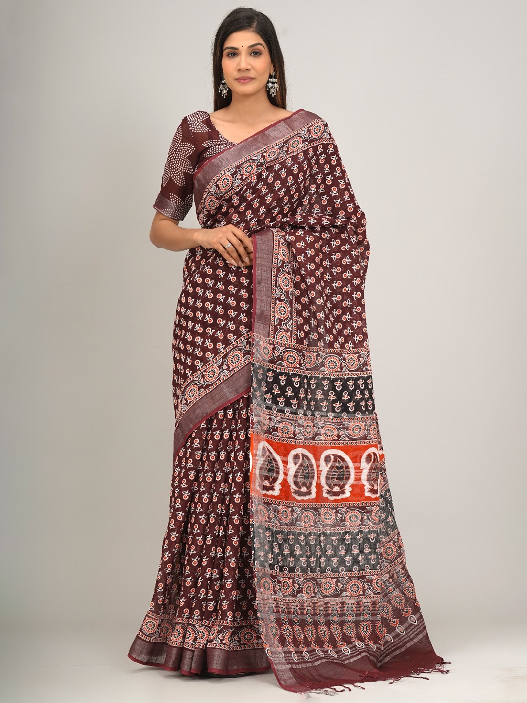 

JALTHER Ethnic Motifs Zari Block Print Saree, Maroon