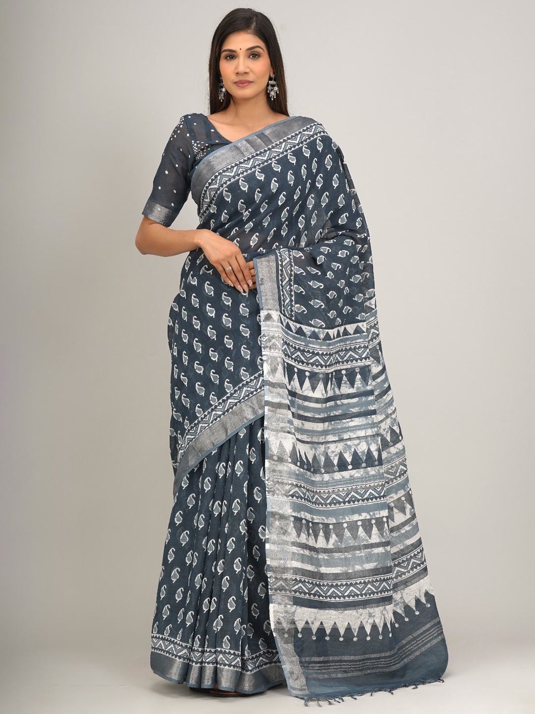 

JALTHER Ethnic Motifs Zari Block Print Saree, Blue