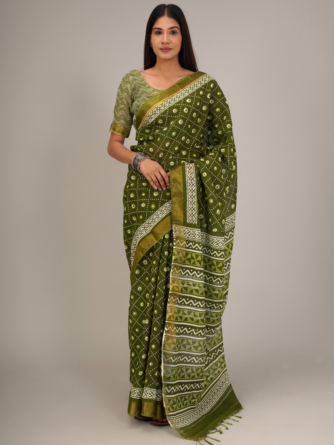 

JALTHER Ethnic Motifs Zari Block Print Saree, Green