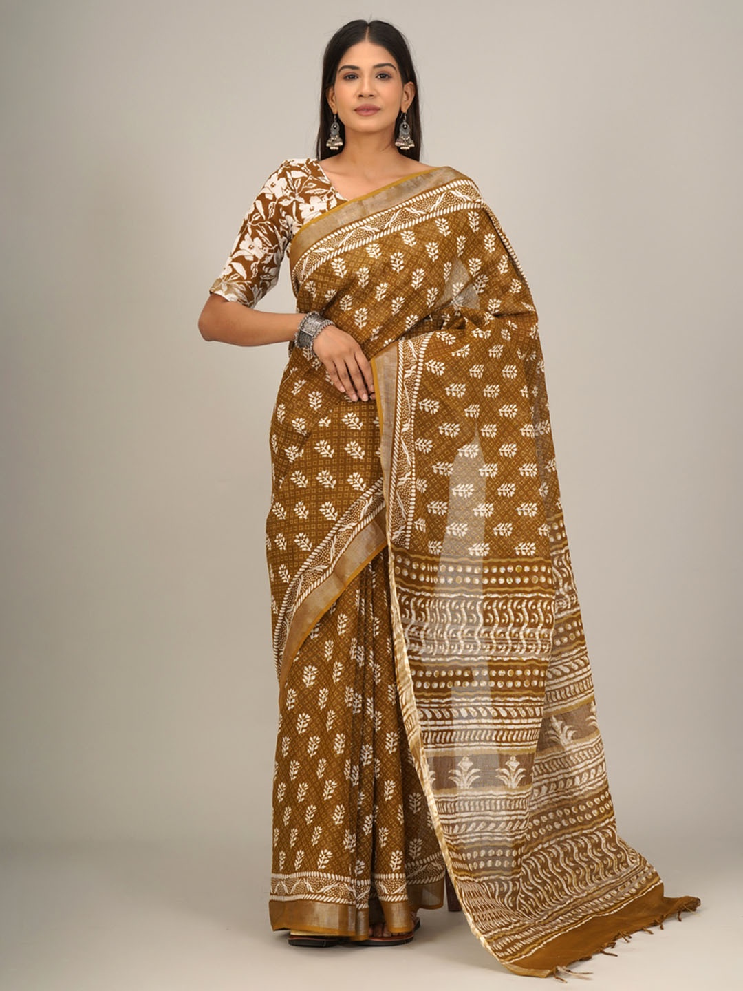 

JALTHER Ethnic Motifs Zari Linen Blend Block Print Saree, Mustard