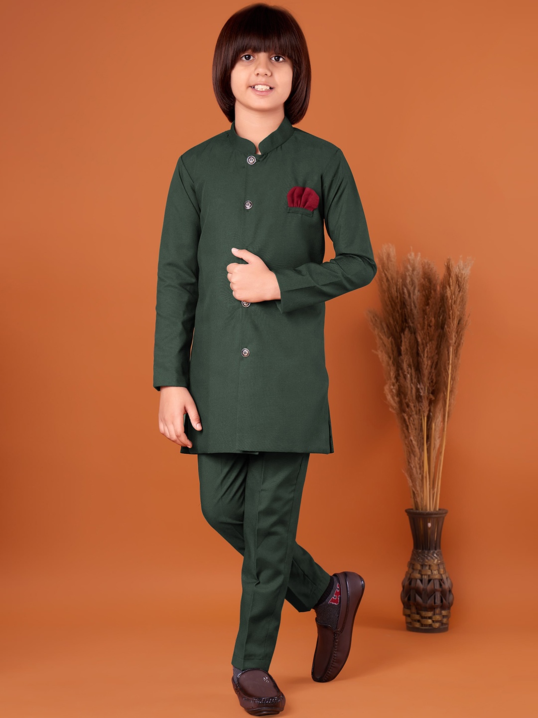 

BAESD Boys Mandarin Collar Regular Straight Kurta with Trousers, Green