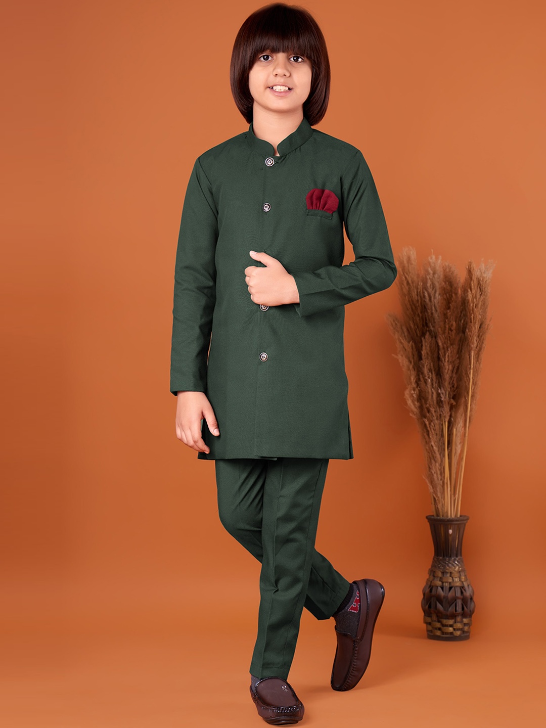 

BAESD Boys Mandarin Collar Regular Straight Kurta with Trousers, Green