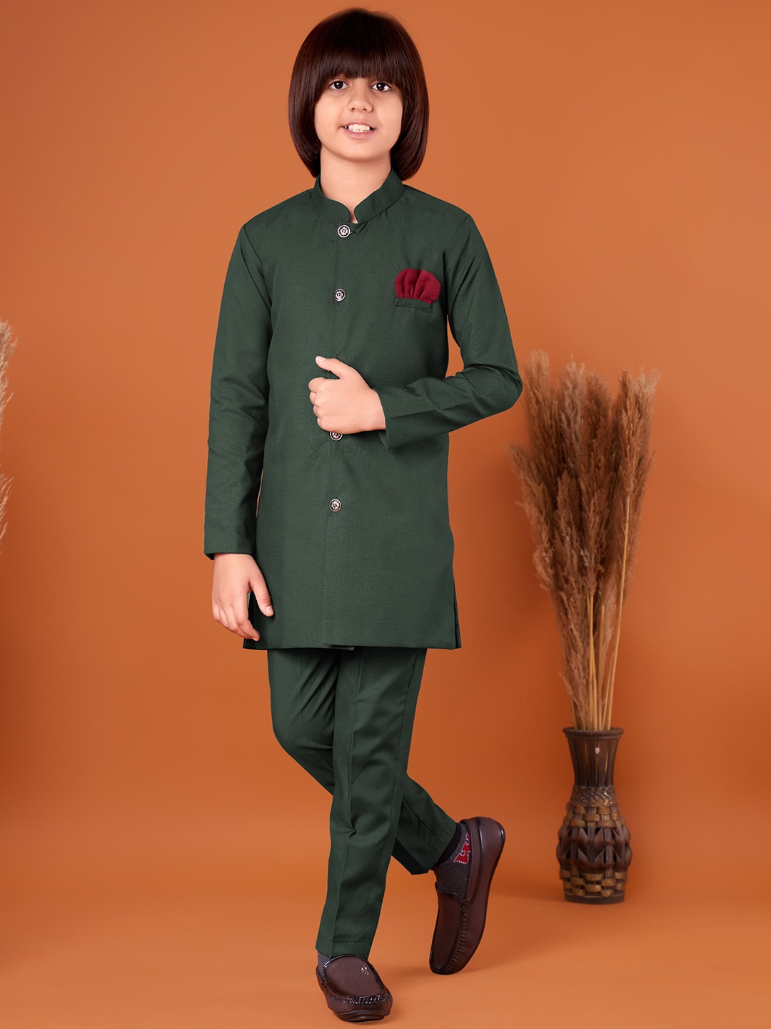 

BAESD Boys Mandarin collar long sleeves Regular Kurta with Trousers, Green