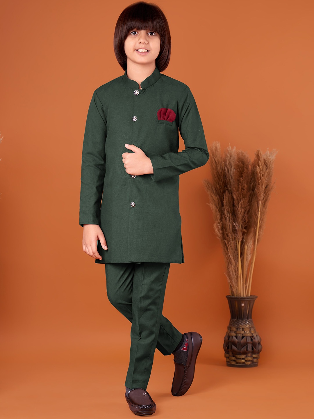 

BAESD Boys Mandarin collar long sleeves Regular Kurta with Trousers, Green