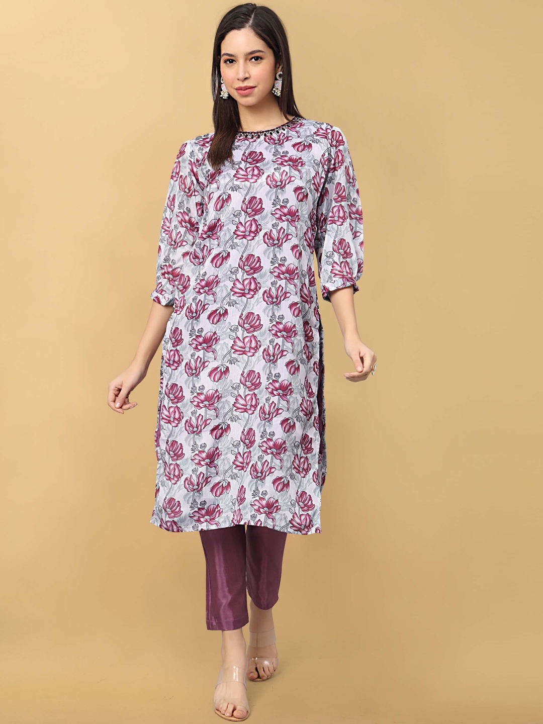 

Punrwa Floral Printed Round Neck Kantha Work Kurta with Trousers, Grey