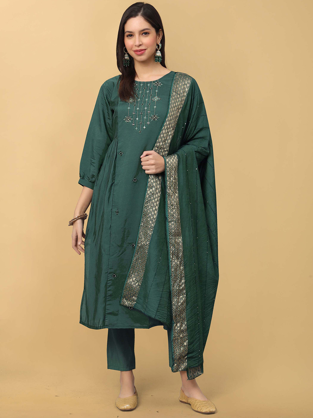 

Punrwa Floral Yoke Design Empire Kantha Work Raw Silk Kurta with Trousers & Dupatta, Green