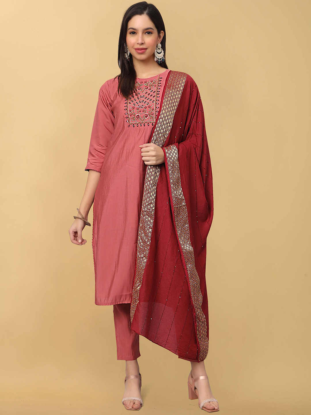 

Punrwa Floral Yoke Design Regular Kantha Work Raw Silk Kurta with Trousers & Dupatta, Red