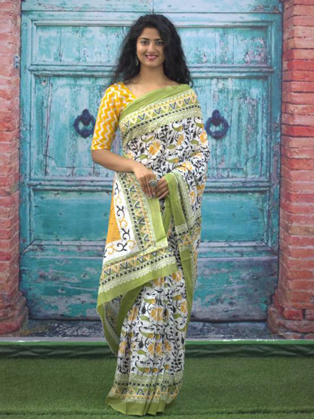 

Sanganeri Print Floral Mulmul Cotton Bandhani Saree, Green