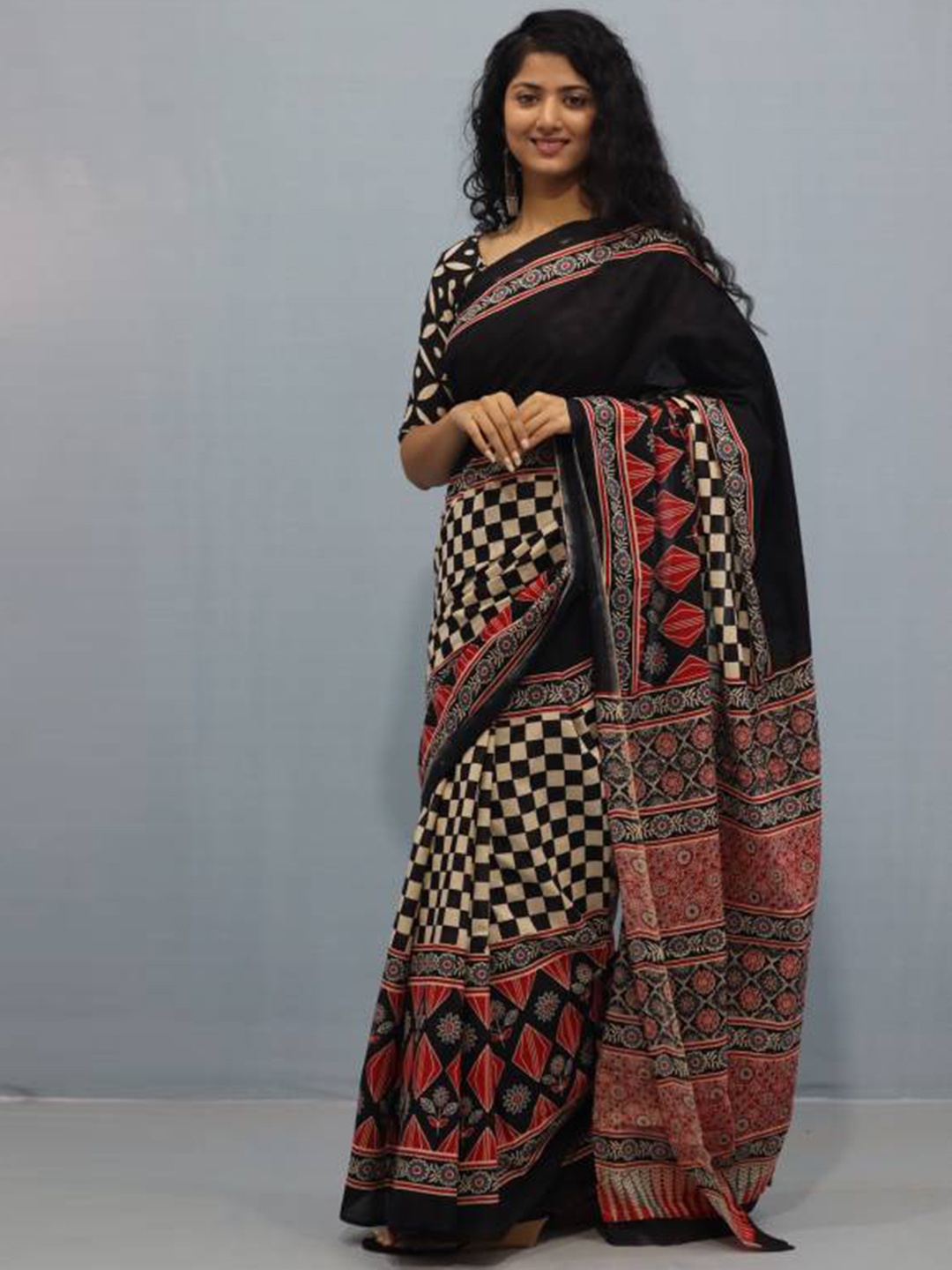 

Sanganeri Print Checked Mulmul Cotton Block Print Saree, Black