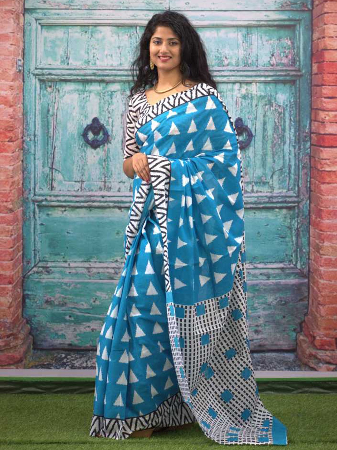

Sanganeri Print Geometric Mulmul Cotton Bagru Saree, Turquoise blue