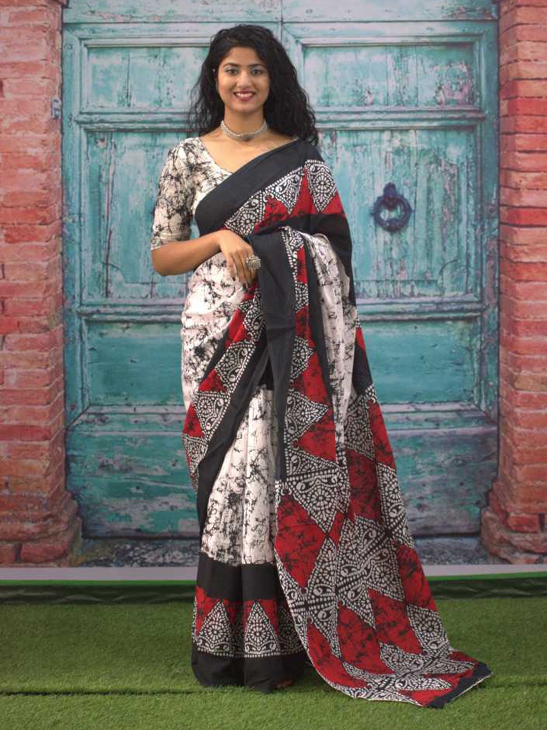 

Sanganeri Print Tie and Dye Printed Pure Cotton Block Print Saree, White