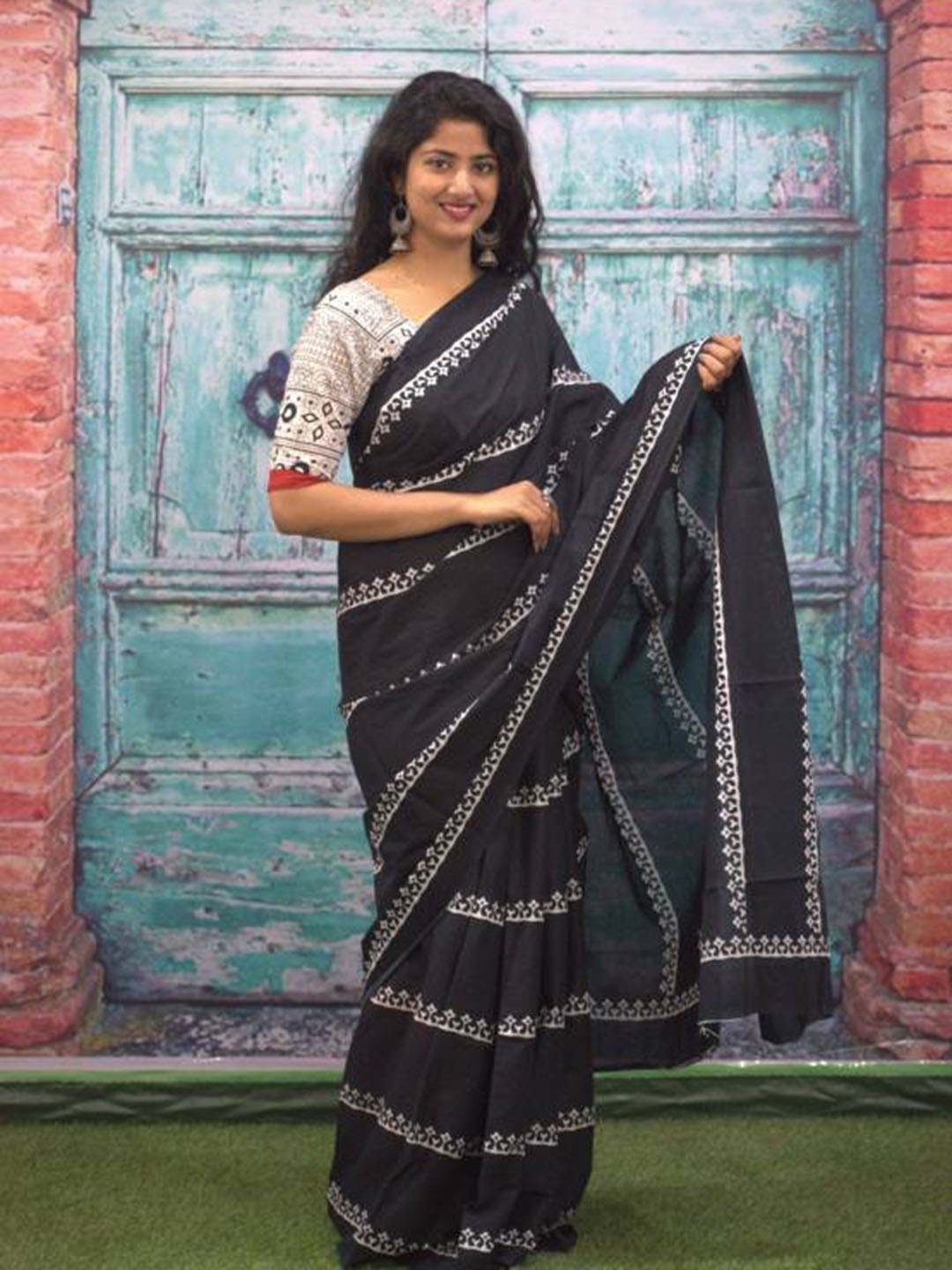 

Sanganeri Printed Ethnic Motifs Pure Cotton Bagru Saree, Black