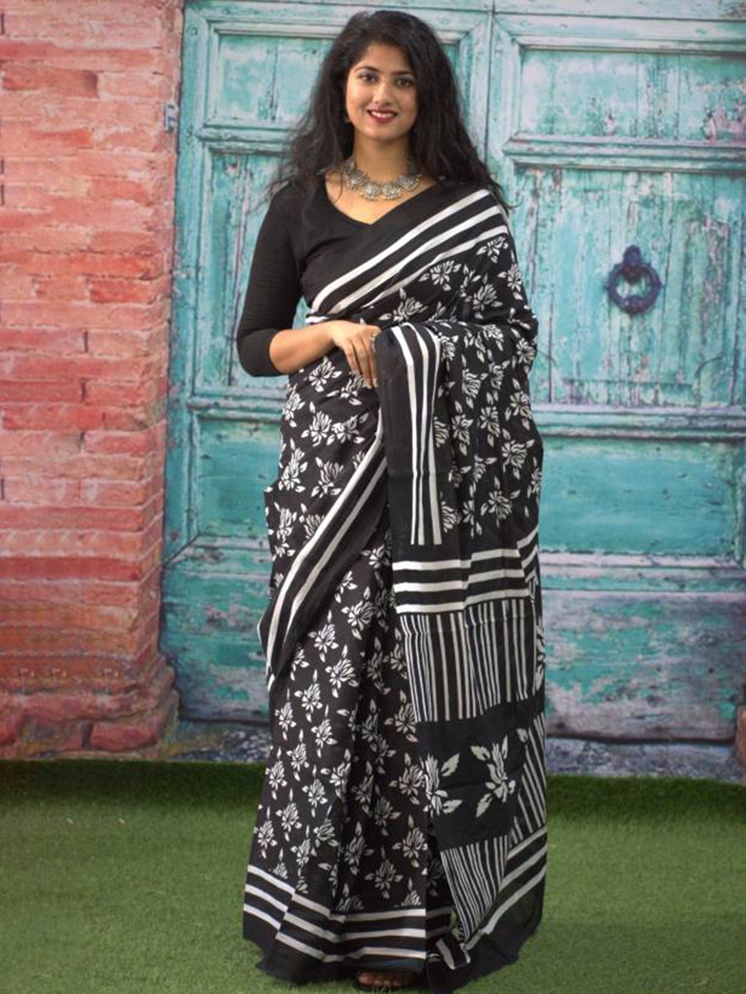 

Sanganeri Print Floral Print Pure Cotton Bagru Saree, Black