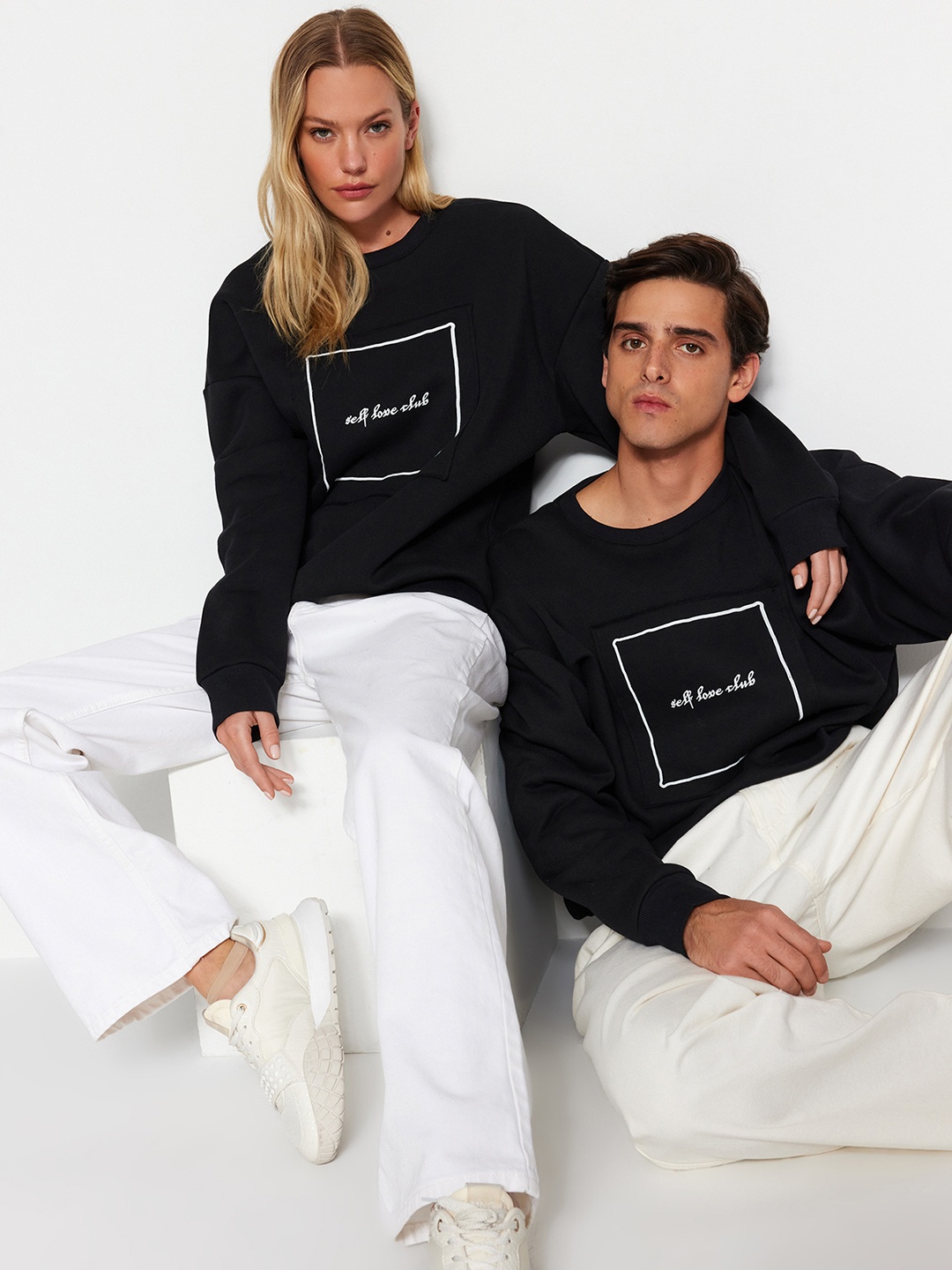 

Trendyol Typographic Printed Sweatshirt, Black