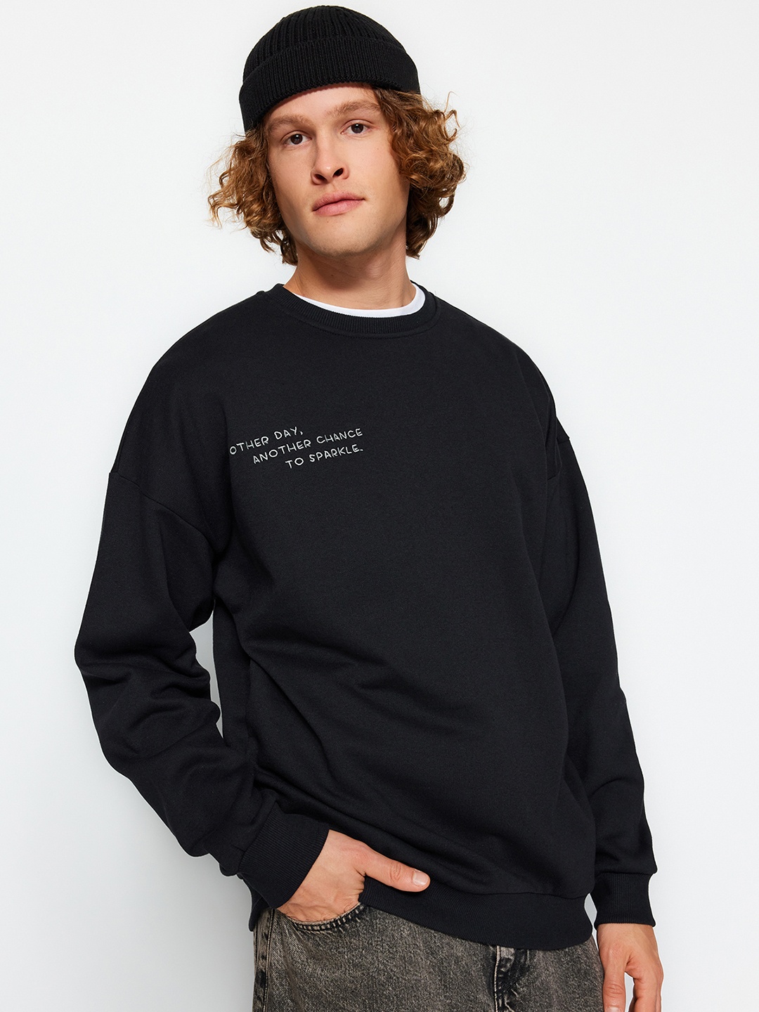 

Trendyol Typography Printed Drop Shoulder Sleeves Pullover, Black