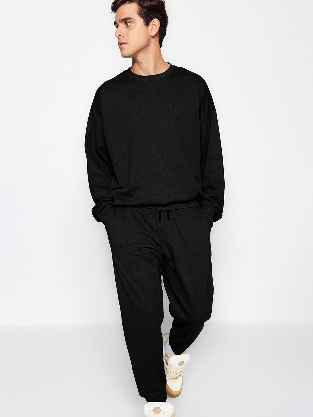 

Trendyol Round Neck Sweatshirt & Jogger, Black