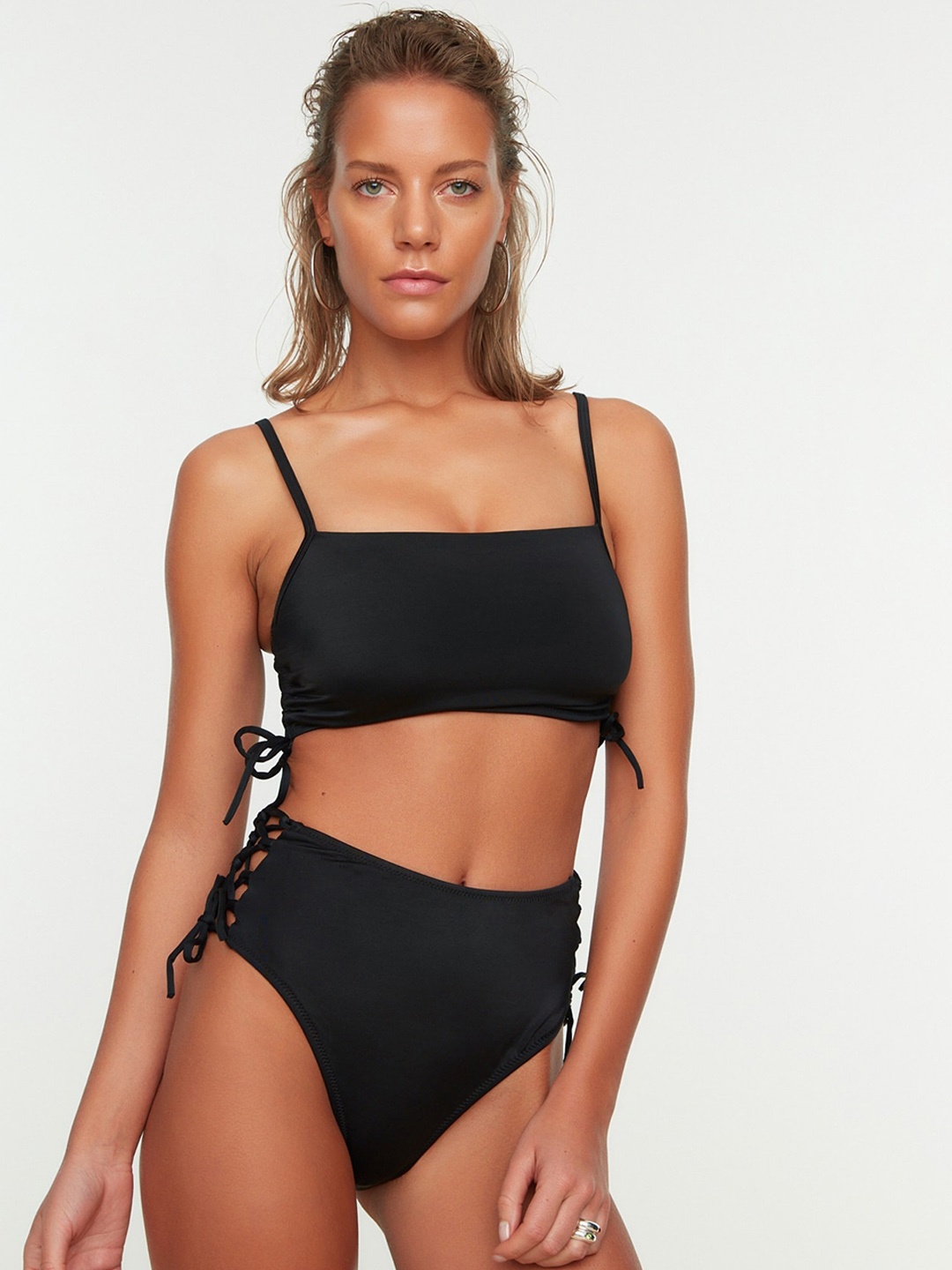 

Trendyol Mid-Rise Inner Elastic Briefs, Black