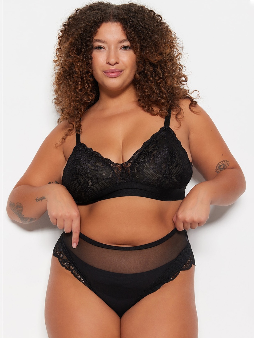 

Trendyol Mid Rise Basic Briefs, Na