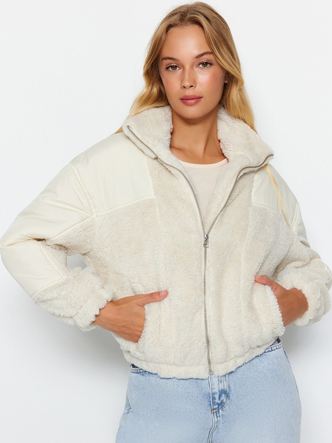 

Trendyol Mock Collar Faux Fur Jacket Open Front Jacket, White