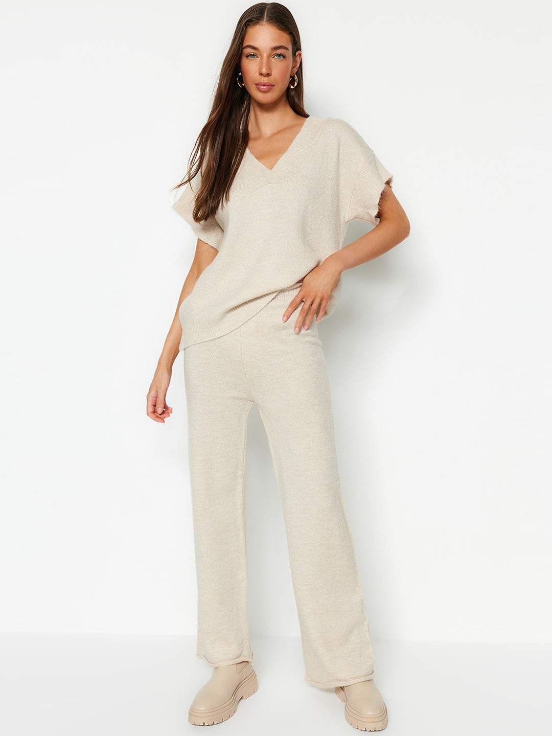 

Trendyol V-Neck Sweater With Trousers, Beige