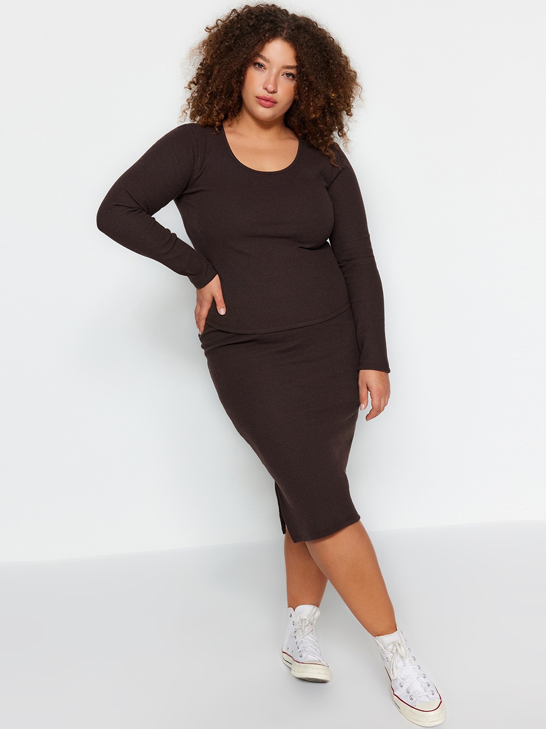 

Trendyol Round Neck Top With Skirts, Brown