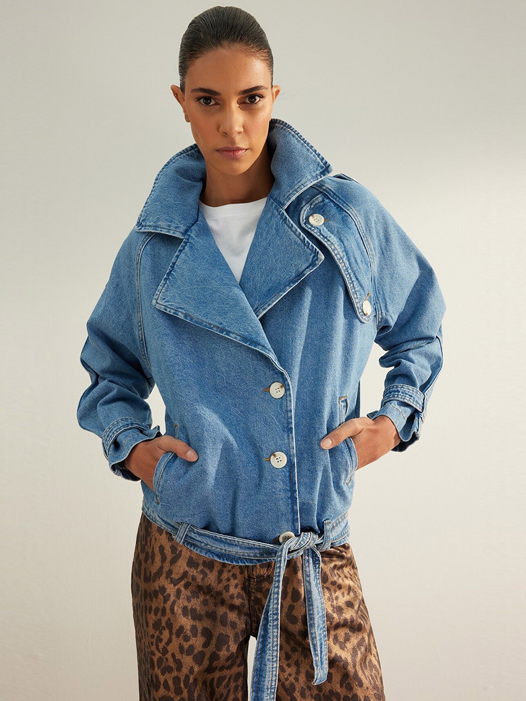 

Trendyol Washed Pure Cotton Lapel Collar Denim Jacket, Blue