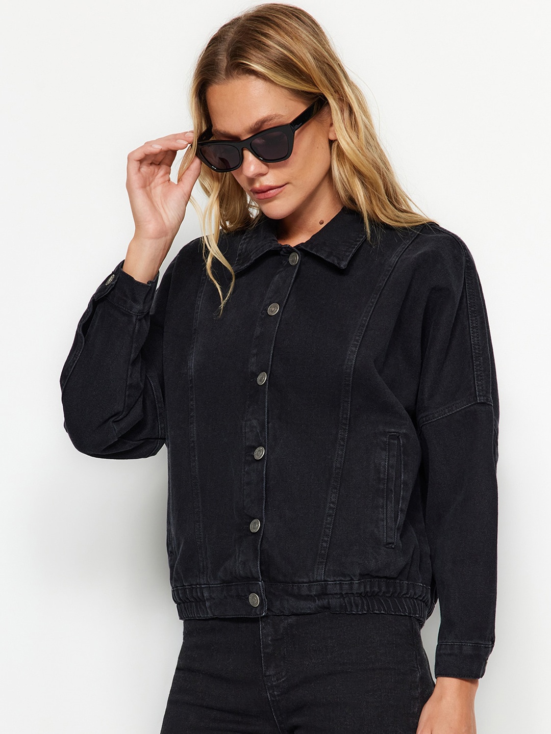 

Trendyol Spread Collar Washed Cotton Denim Jacket, Black