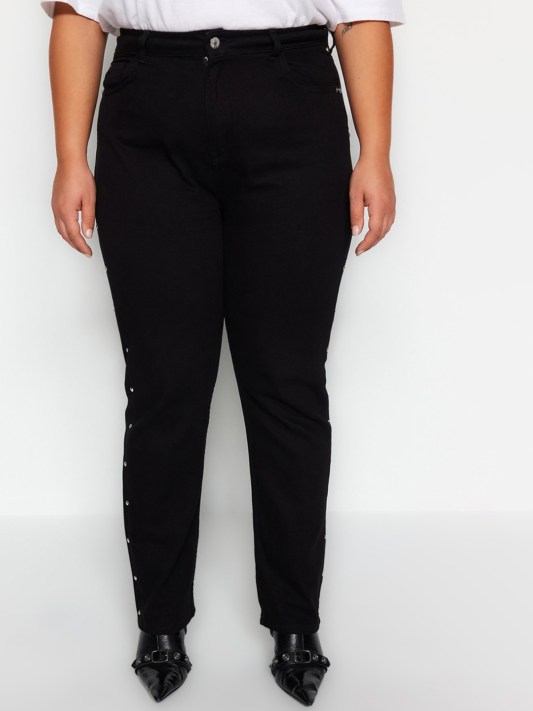 

Trendyol Women Mid Rise Pure Cotton Jeans, Black