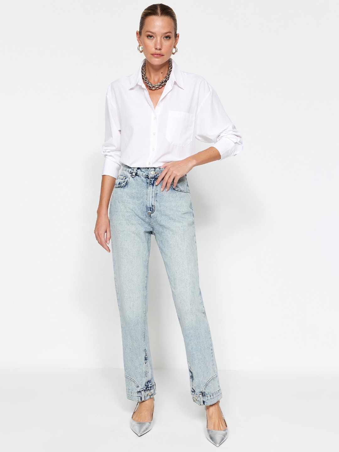 

Trendyol Women Mid-Rise Pure Cotton Low Distress Heavy Fade Jeans, Blue