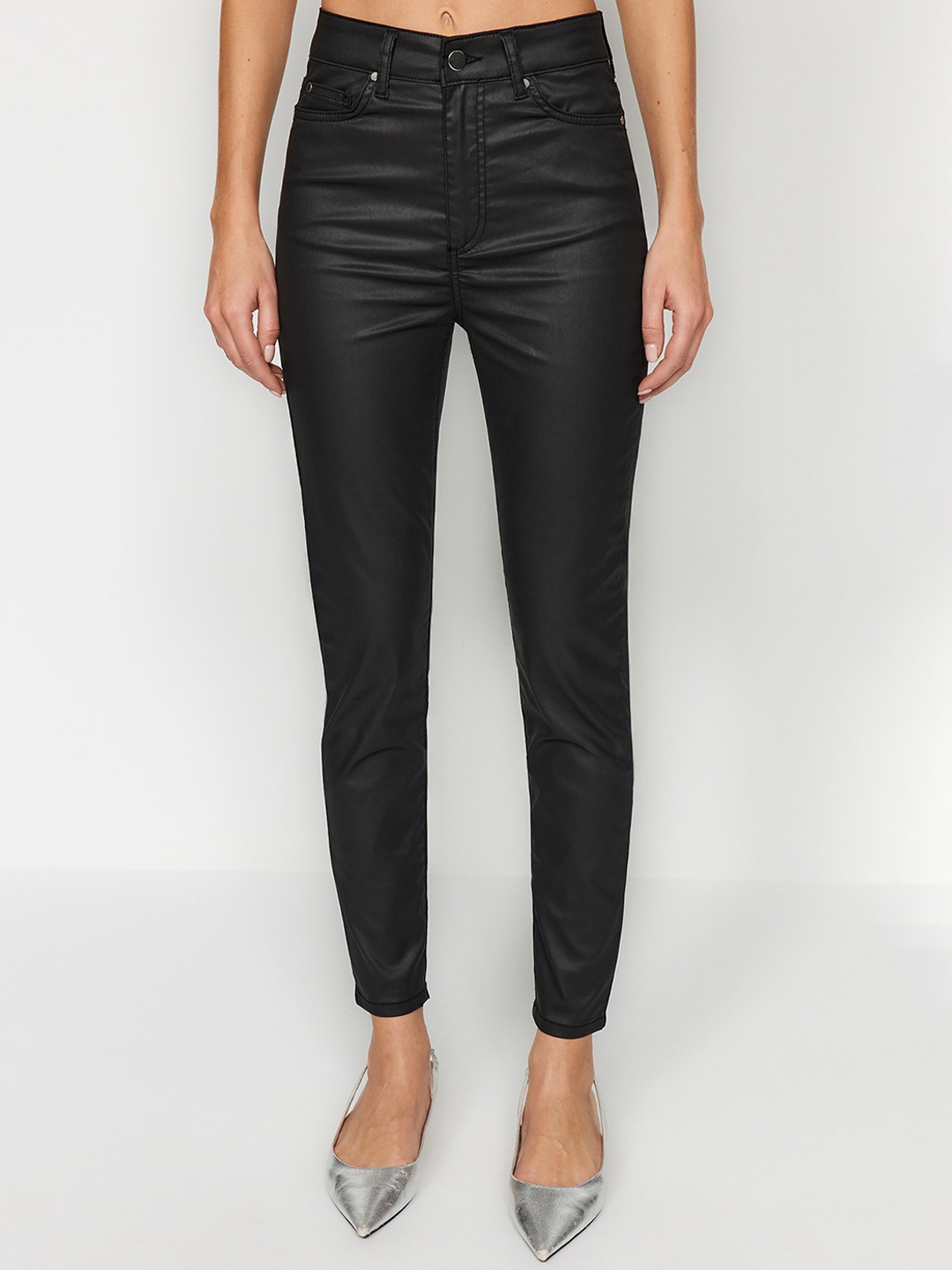 

Trendyol Women Clean Look Regular Fit Mid Rise Cotton Jeans, Black