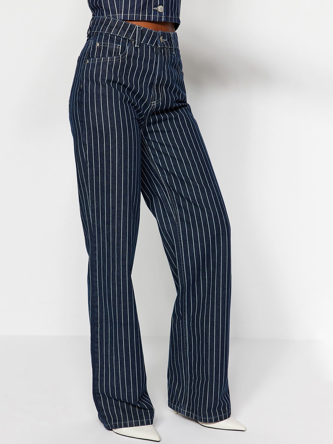

Trendyol Women Vertical Striped Mid Rise Cotton Jeans, Navy blue