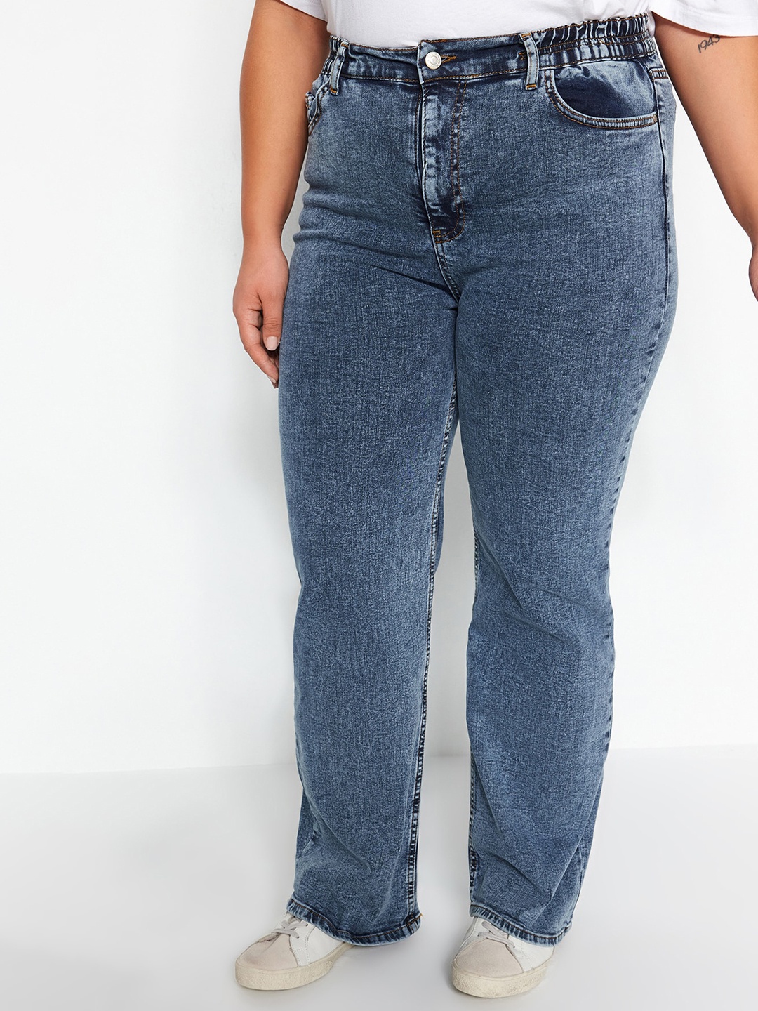 

Trendyol Women Plus Size Clean Look Light Fade Jeans, Blue