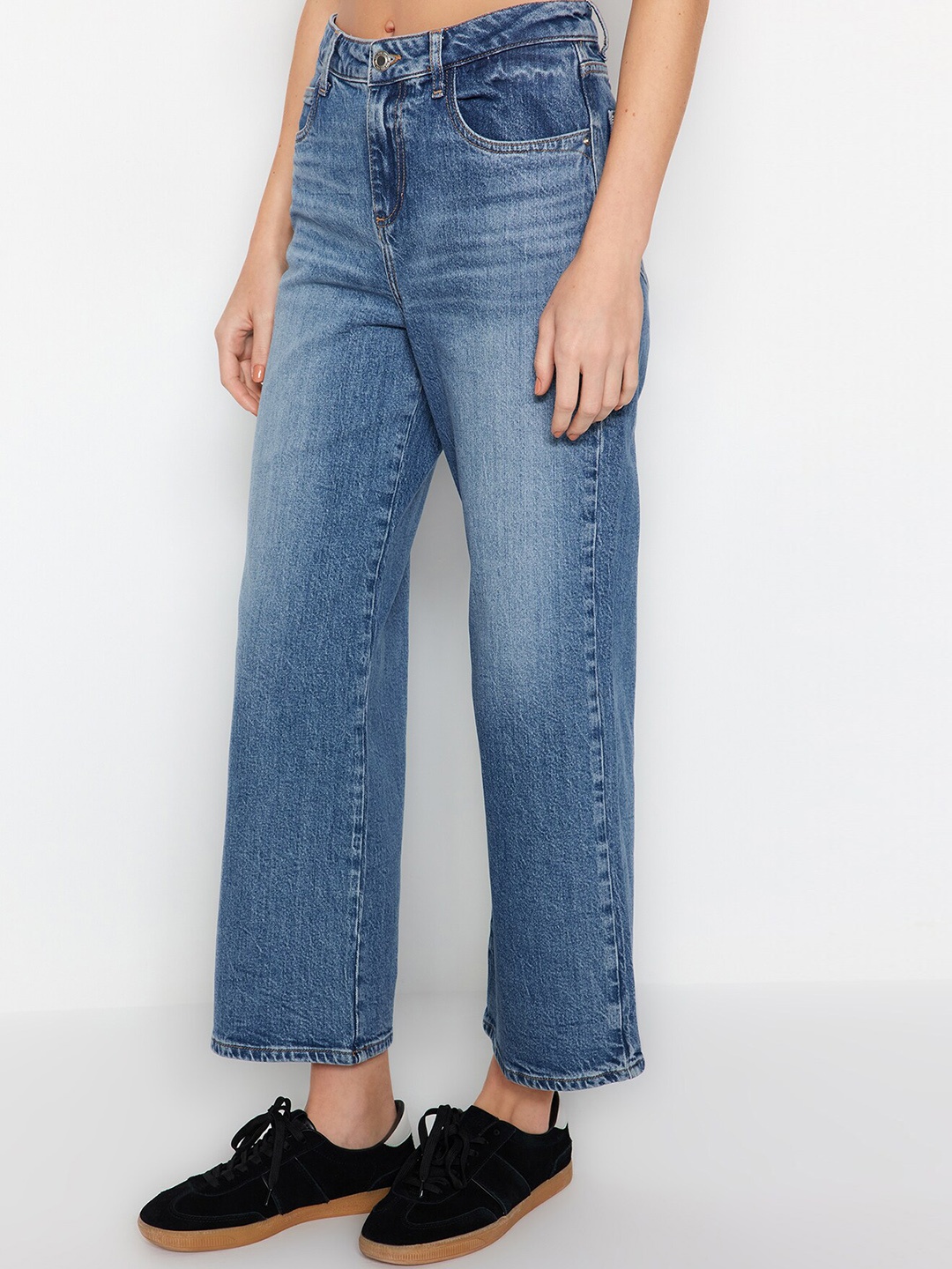 

Trendyol Women Straight Fit Clean Look Light Fade Jeans, Blue