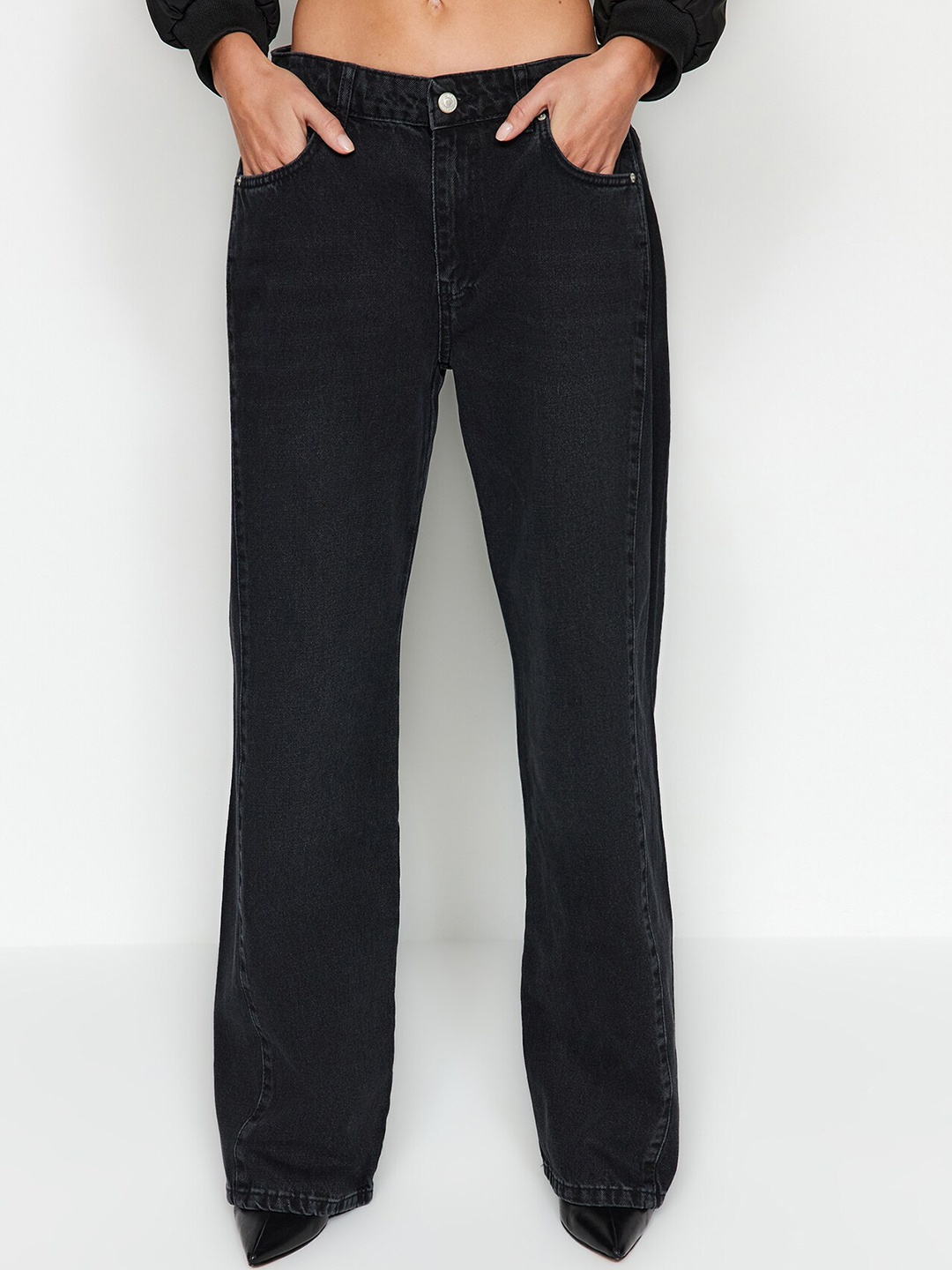 

Trendyol Women Straight Fit Clean Look Jeans, Black