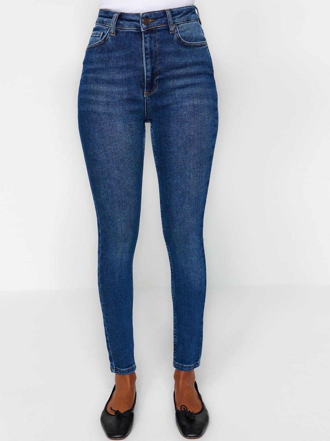 

Trendyol Women Regular Fit Mid Rise Light Fade Cotton Jeans, Blue