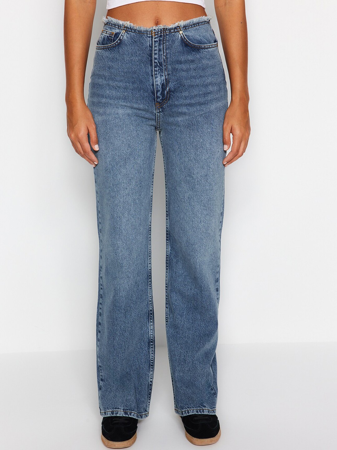 

Trendyol Women Mid-Rise Clean Look Pure Cotton Jeans, Blue
