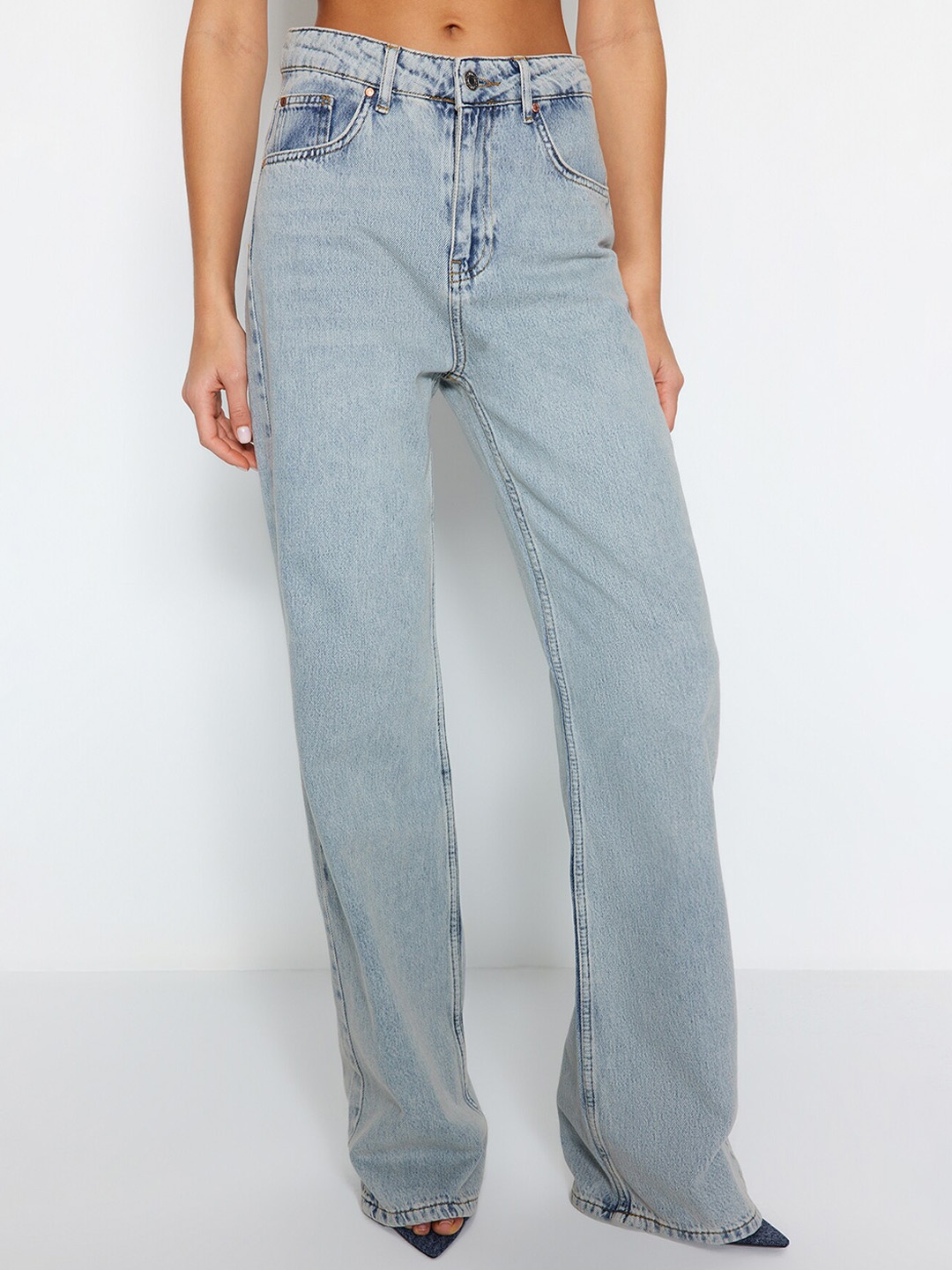 

Trendyol Women Clean Look Heavy Fade Pure Cotton Jeans, Na