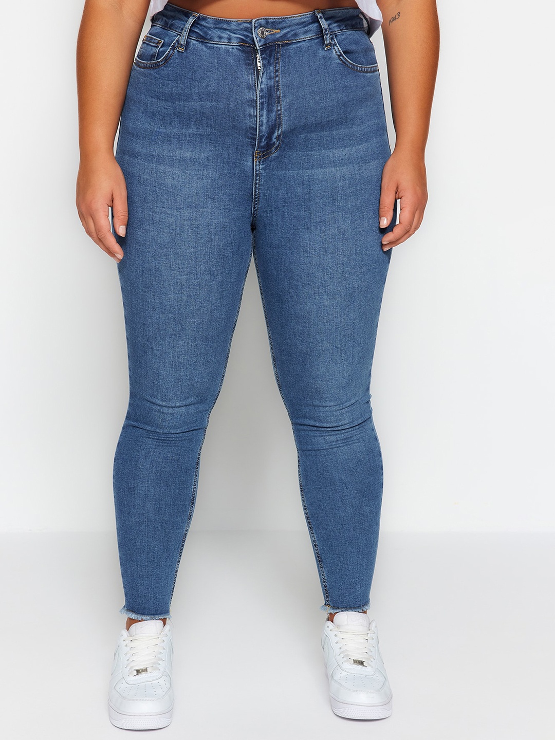 

Trendyol Women Skinny Fit Mid Rise Clean Look Light Fade Stretchable Jeans, Blue